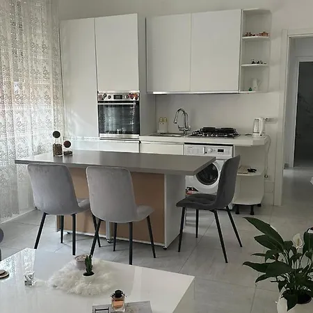 Pash House * Pero